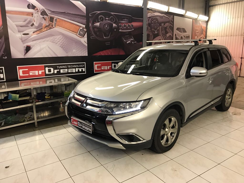 Перетяжка салона MITSUBISHI OUTLANDER