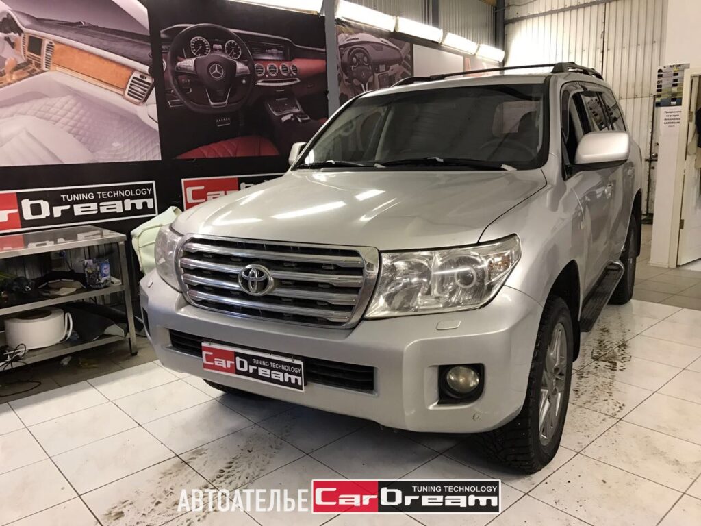 Перетяжка салона Toyota Land Cruiser 200 (чёрная кожа-ромб)