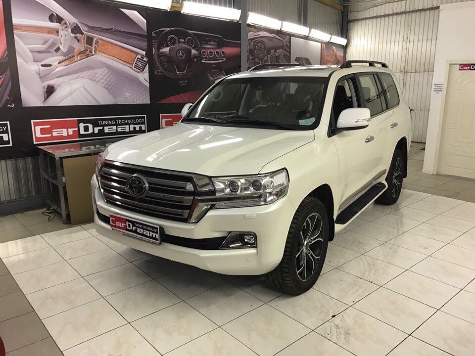 Перетяжка салона натуральной кожей Toyota Land Cruiser 200