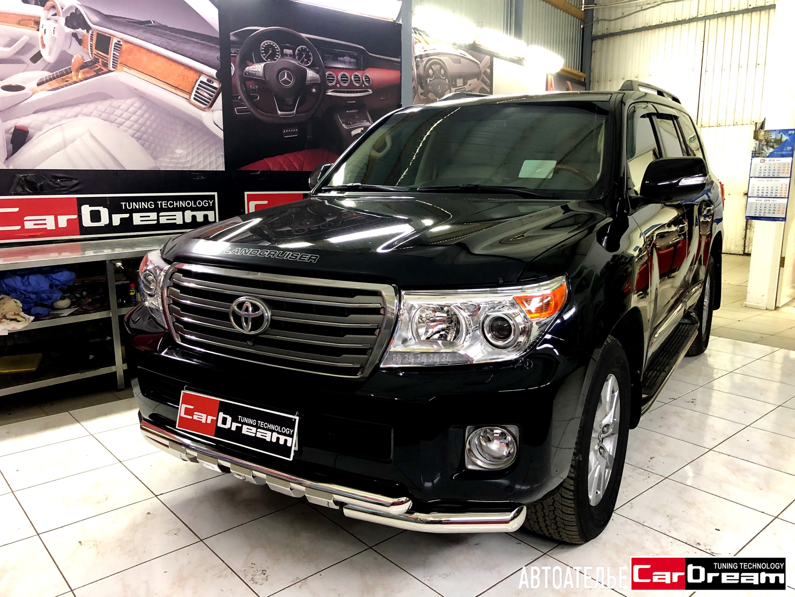 Перетяжка салона Toyota Land Cruiser 200 под комплектацию EXCALIBUR бежевая кожа.