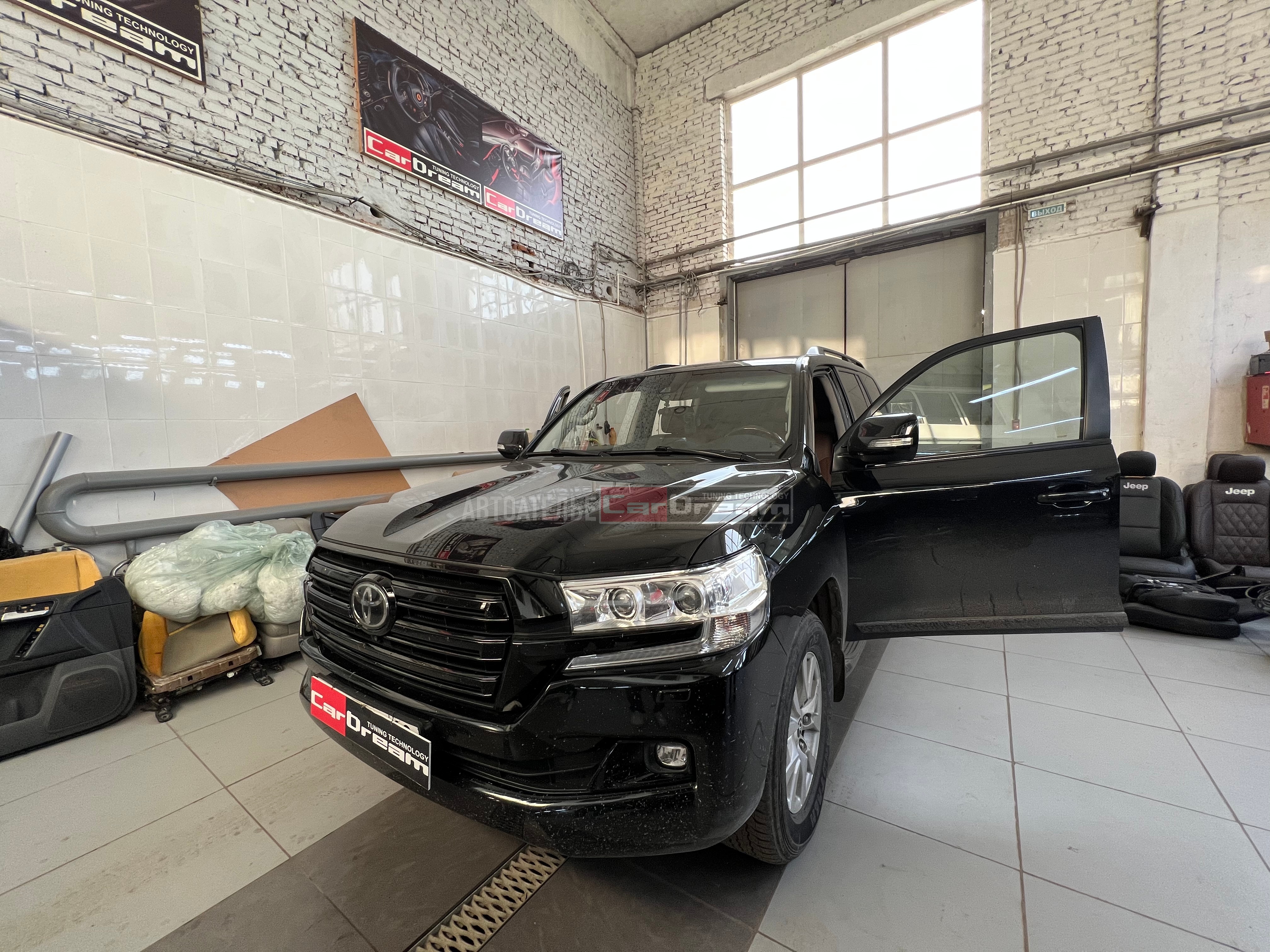 Перетяжка салона Toyota Land Cruiser 200 Brownstone под Excalibur