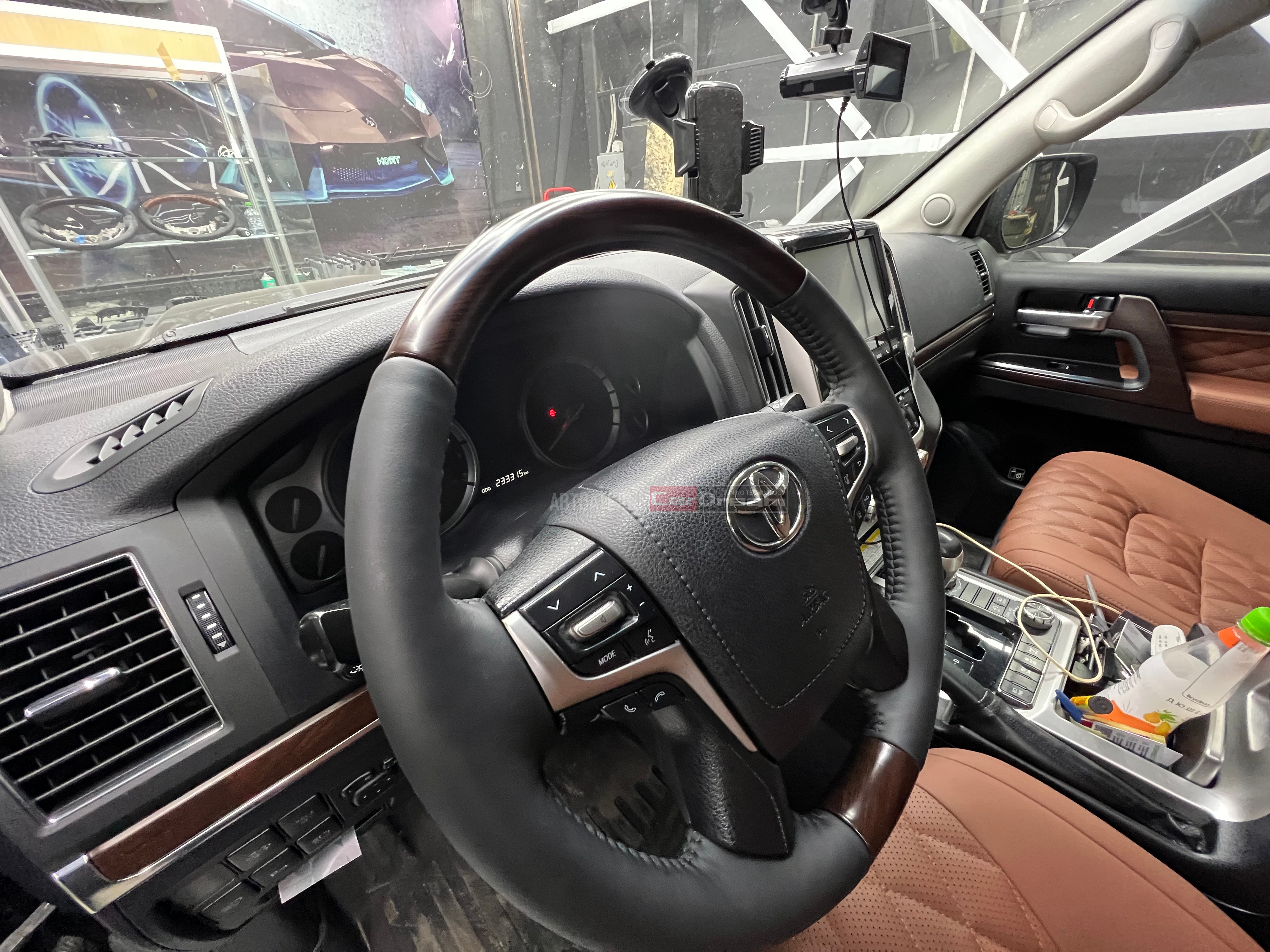 Перетяжка салона Toyota Land Cruiser 200 Brownstone под Excalibur