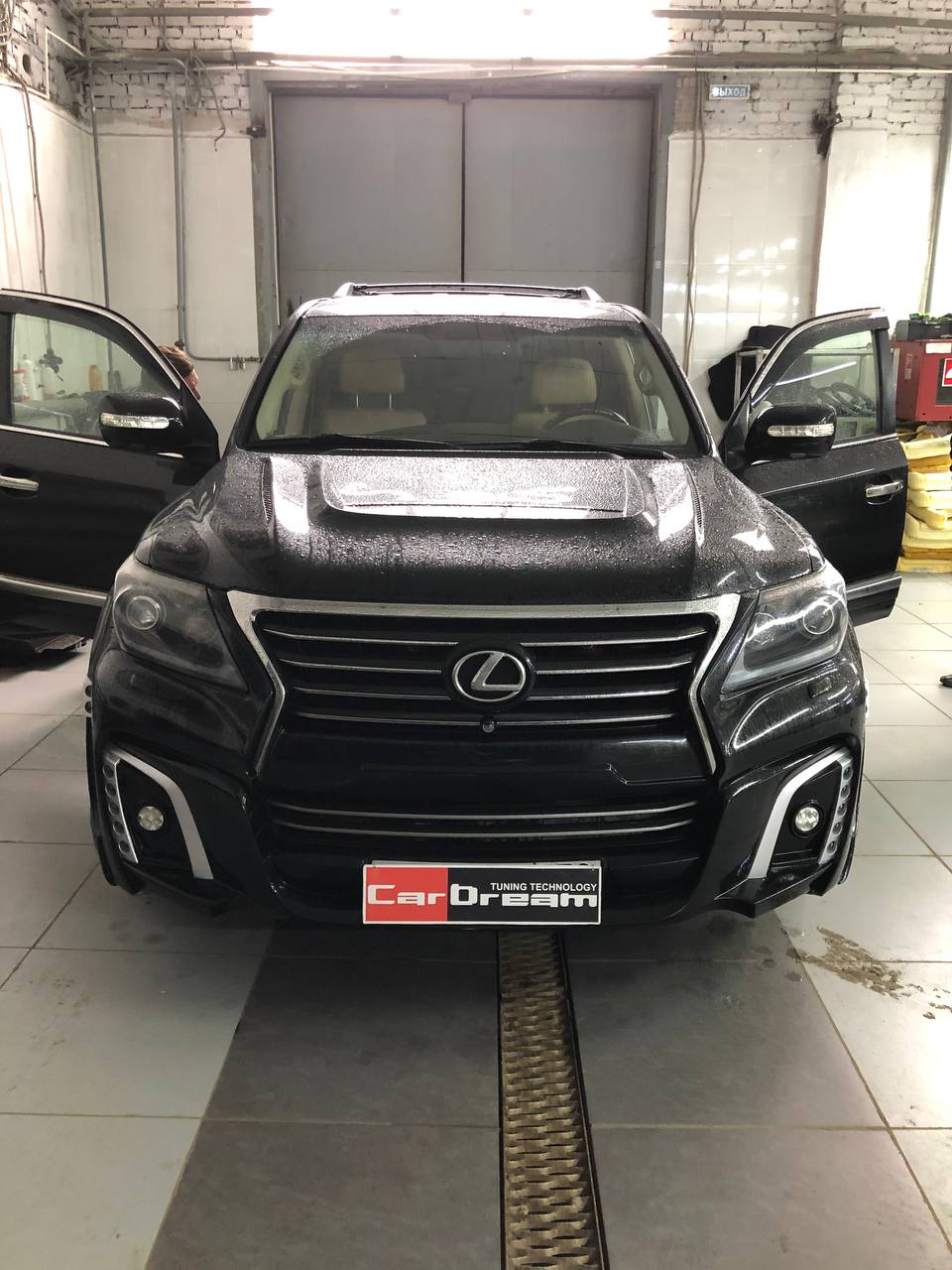 Перетяжка салона Lexus LX570 (3-е поколение).