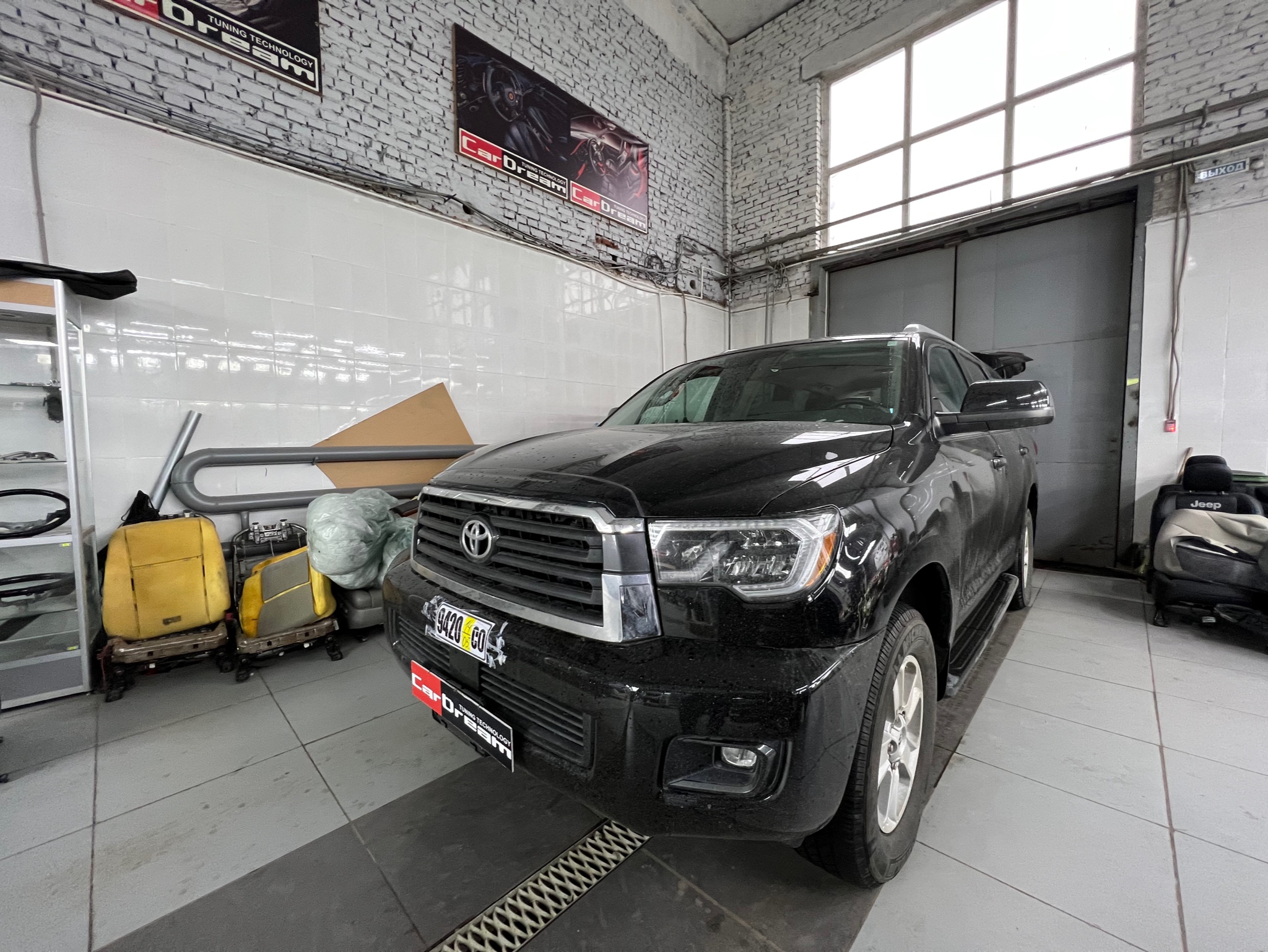 Перетяжка сидений кожей Toyota Sequoia