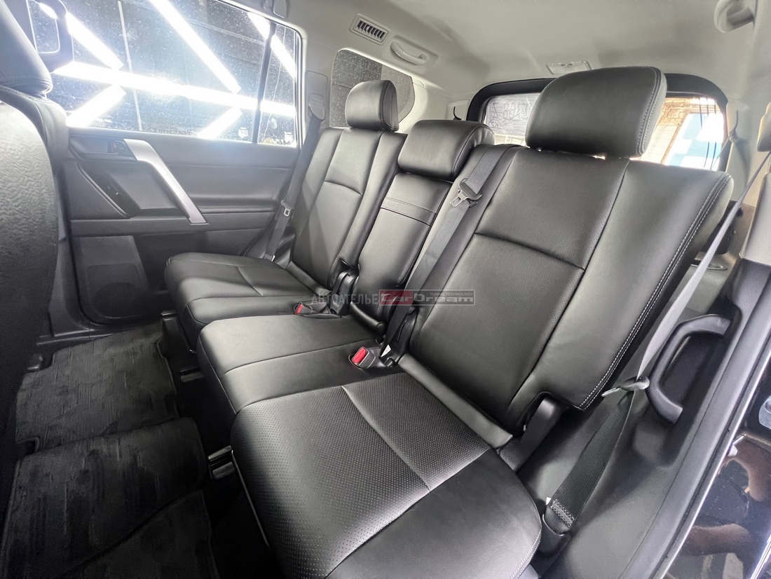 Новый Toyota Land Cruiser Prado 150 Араб 2021г.в / Перетяжка салона с ткани на кожу с перфорацией.