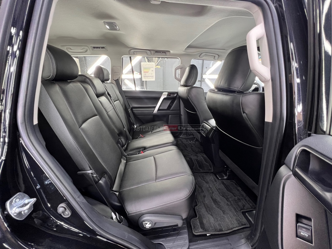 Новый Toyota Land Cruiser Prado 150 Араб 2021г.в / Перетяжка салона с ткани на кожу с перфорацией.