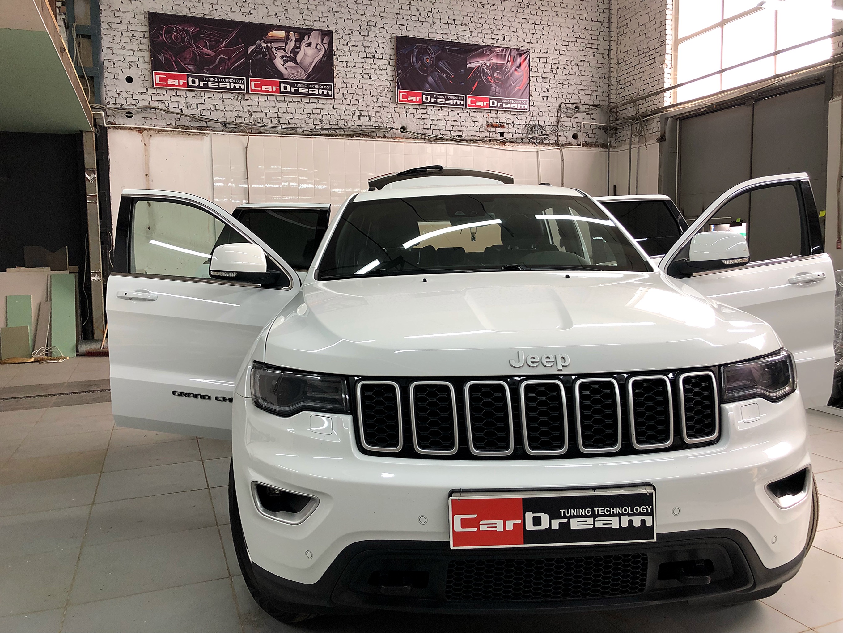 Перетяжка сидений с велюра на кожу Jeep Grand Cherokee