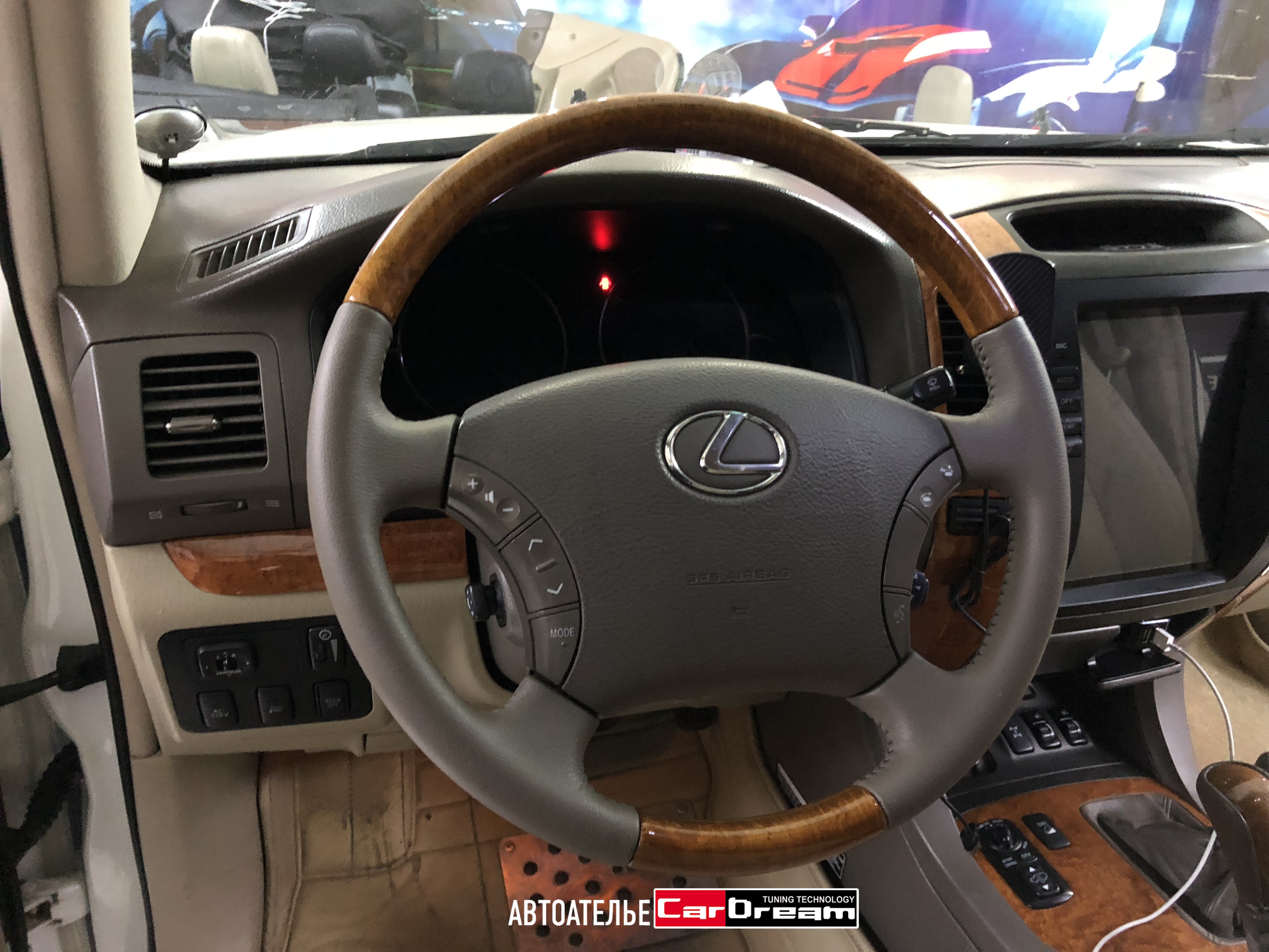 Перетяжка перешив салона LEXUS GX470