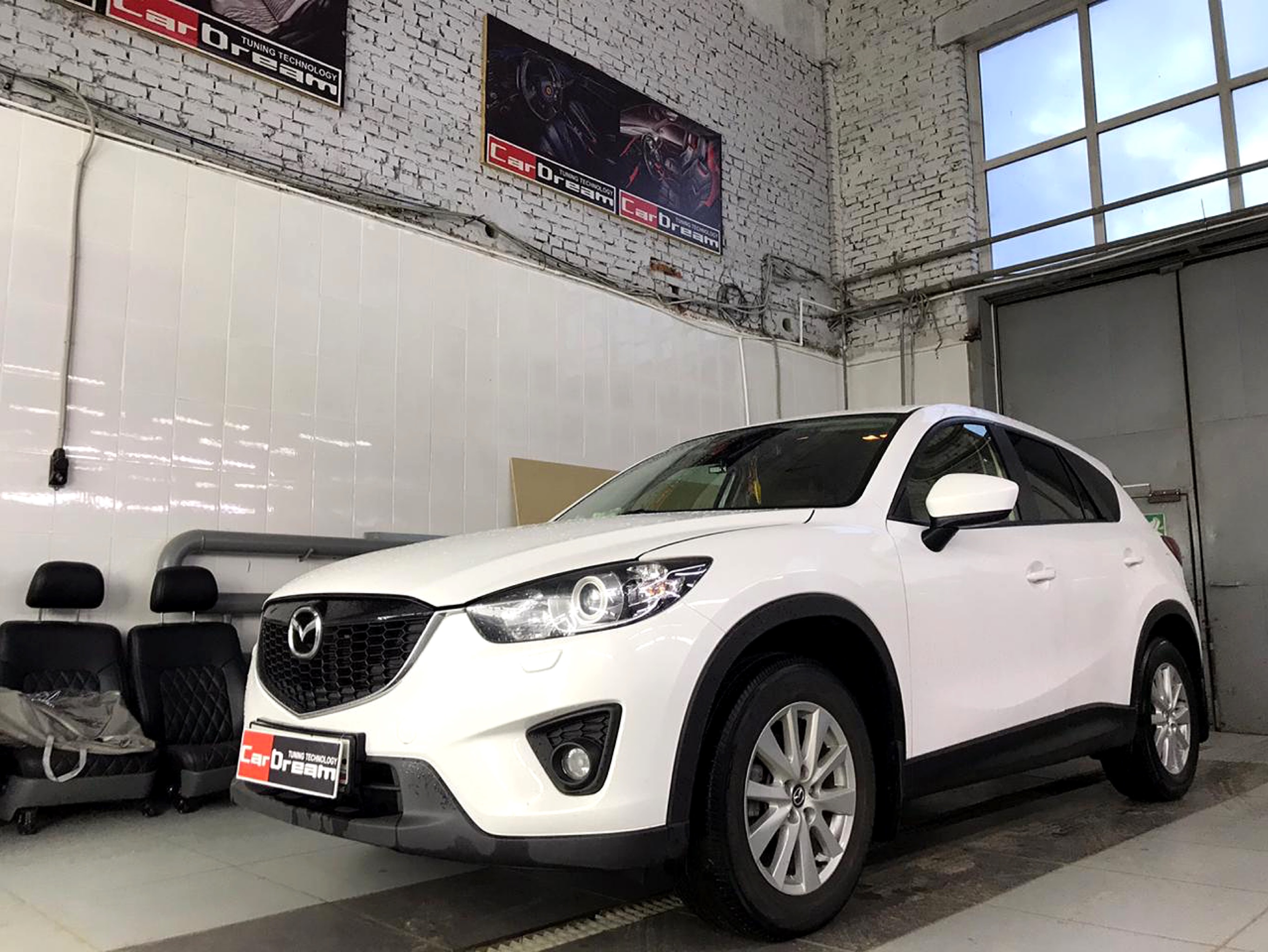 Перетяжка передних сидений кожей + центра перфорация MAZDA CX-5