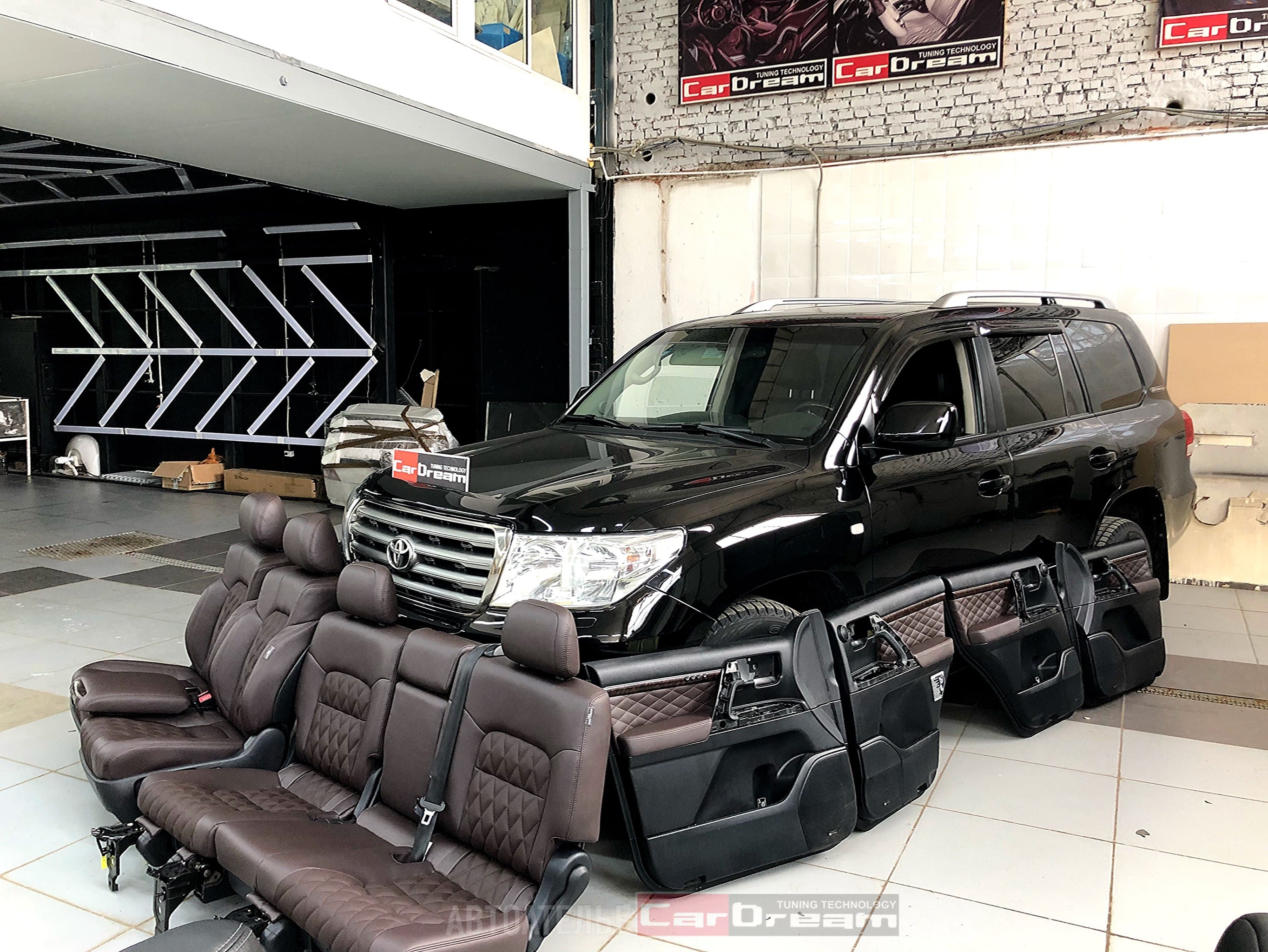 Перетяжка салона кожей Nappa Chocolate Toyota Land Cruiser 200 под стиль Lexus LX570