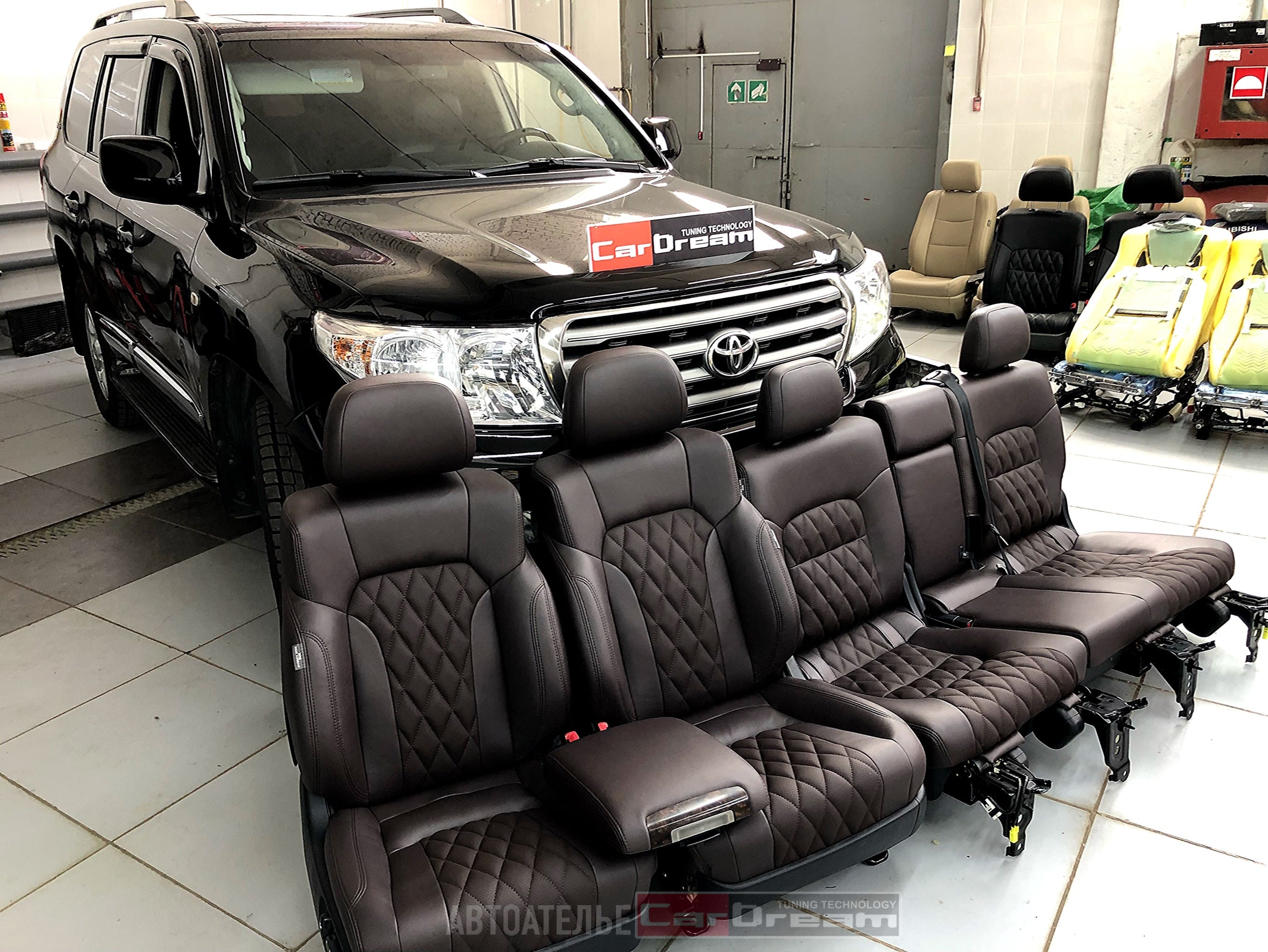 Перетяжка салона кожей Nappa Chocolate Toyota Land Cruiser 200 под стиль Lexus LX570