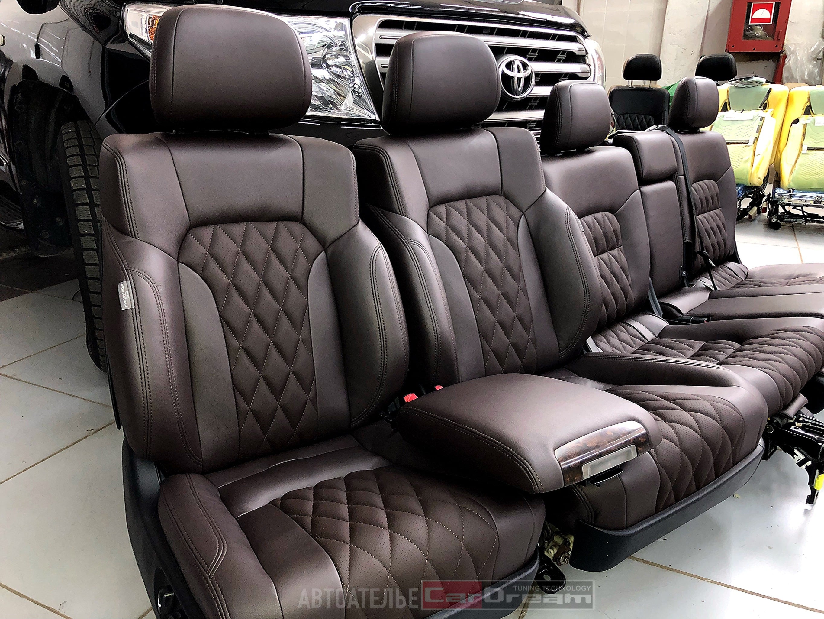 Перетяжка салона кожей Nappa Chocolate Toyota Land Cruiser 200 под стиль Lexus LX570