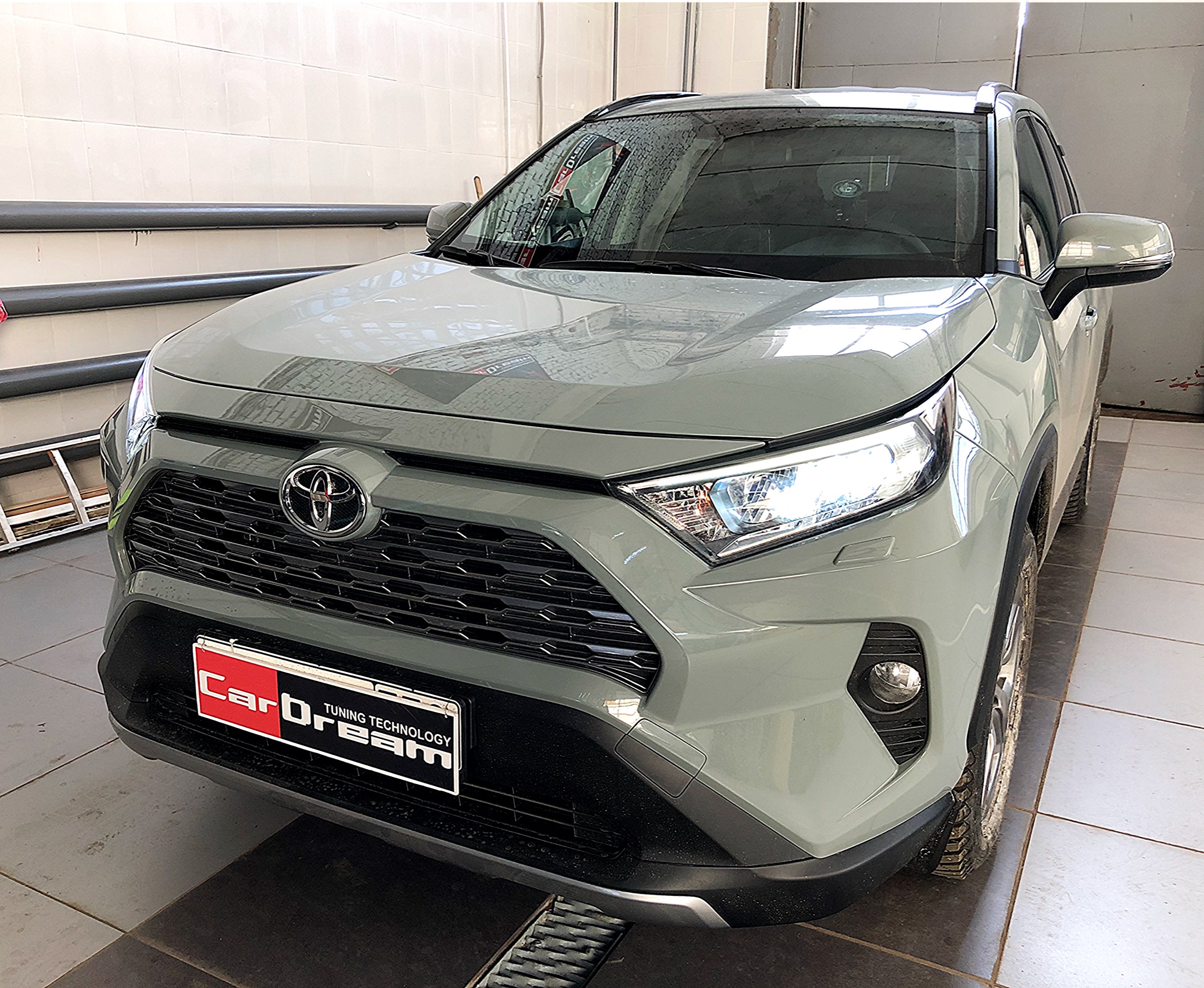 Перетяжка салона кожей Toyota Rav4 2020