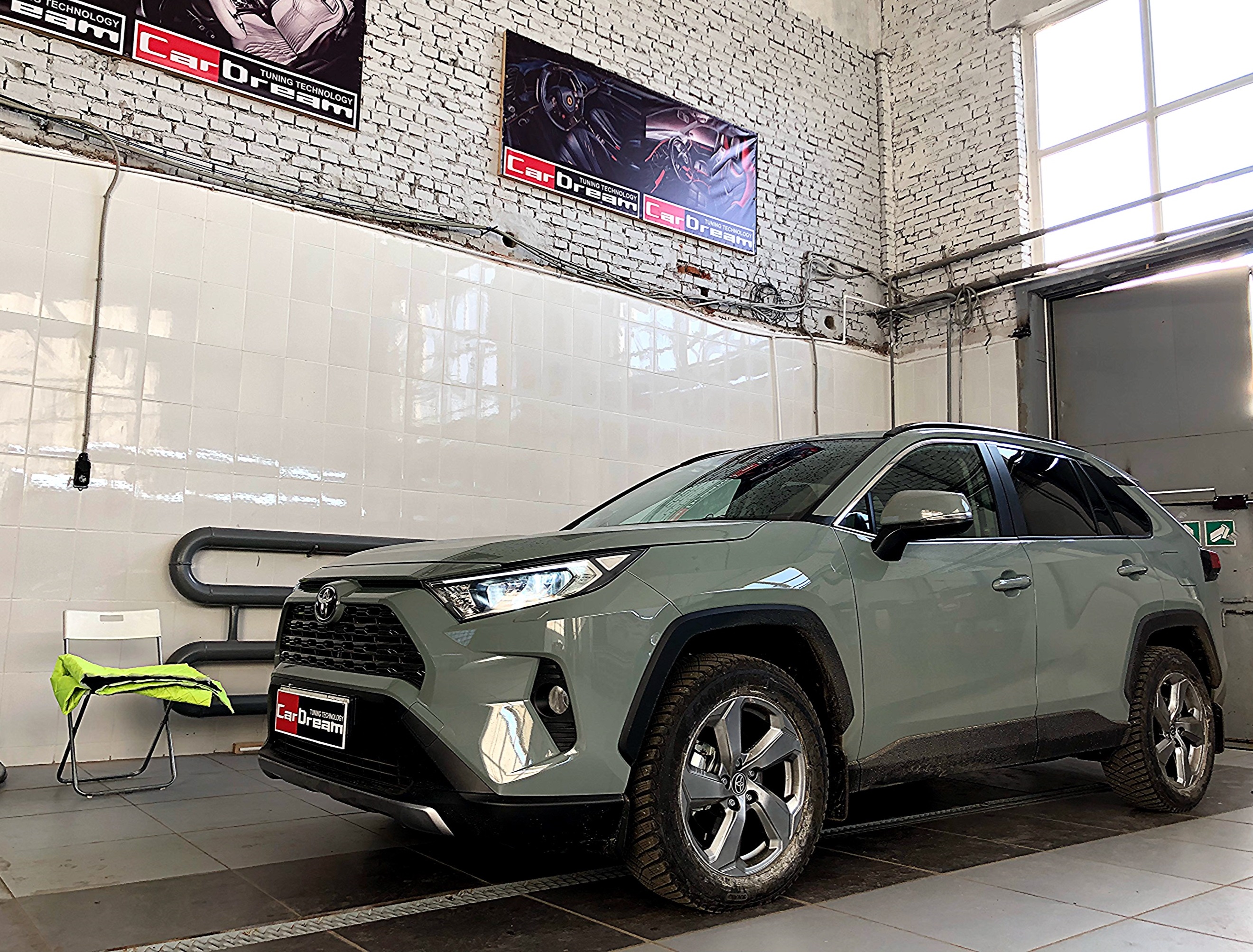 Перетяжка салона кожей Toyota Rav4 2020