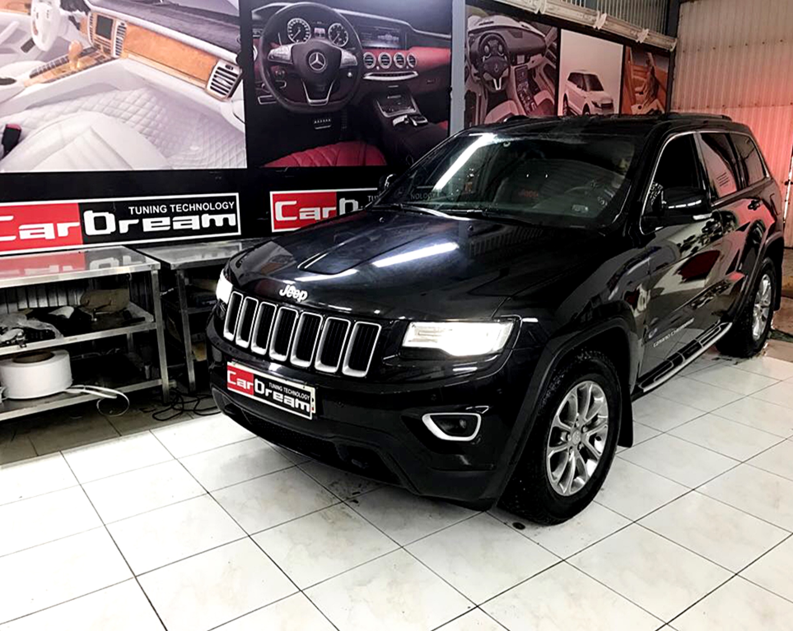 Перетяжка салона JEEP GRAND CHEROKEE