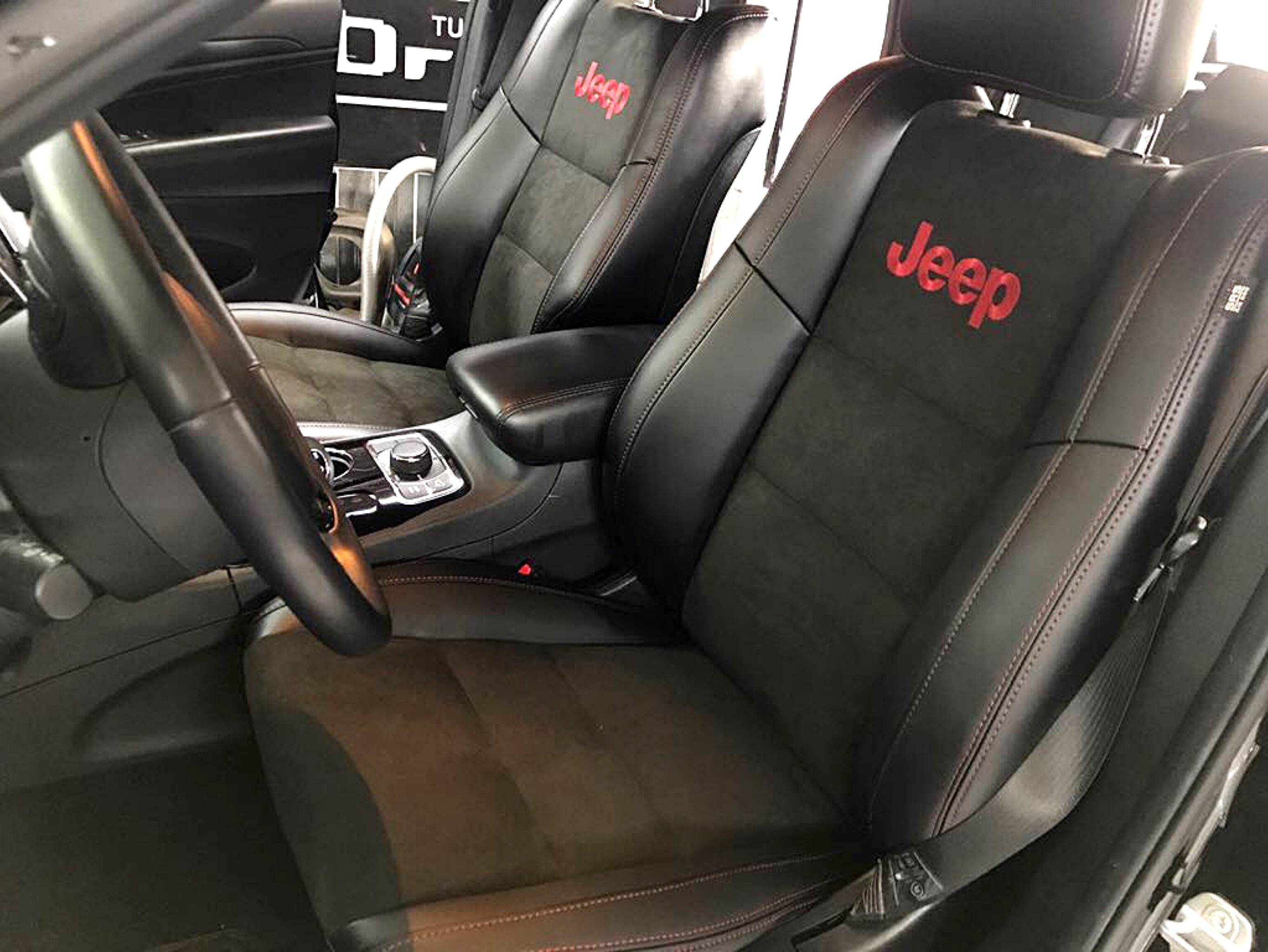 Перетяжка салона JEEP GRAND CHEROKEE