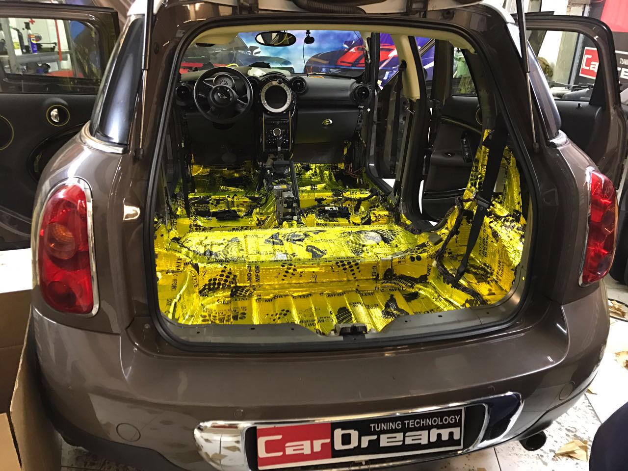 Перетяжка салона MINI Cooper