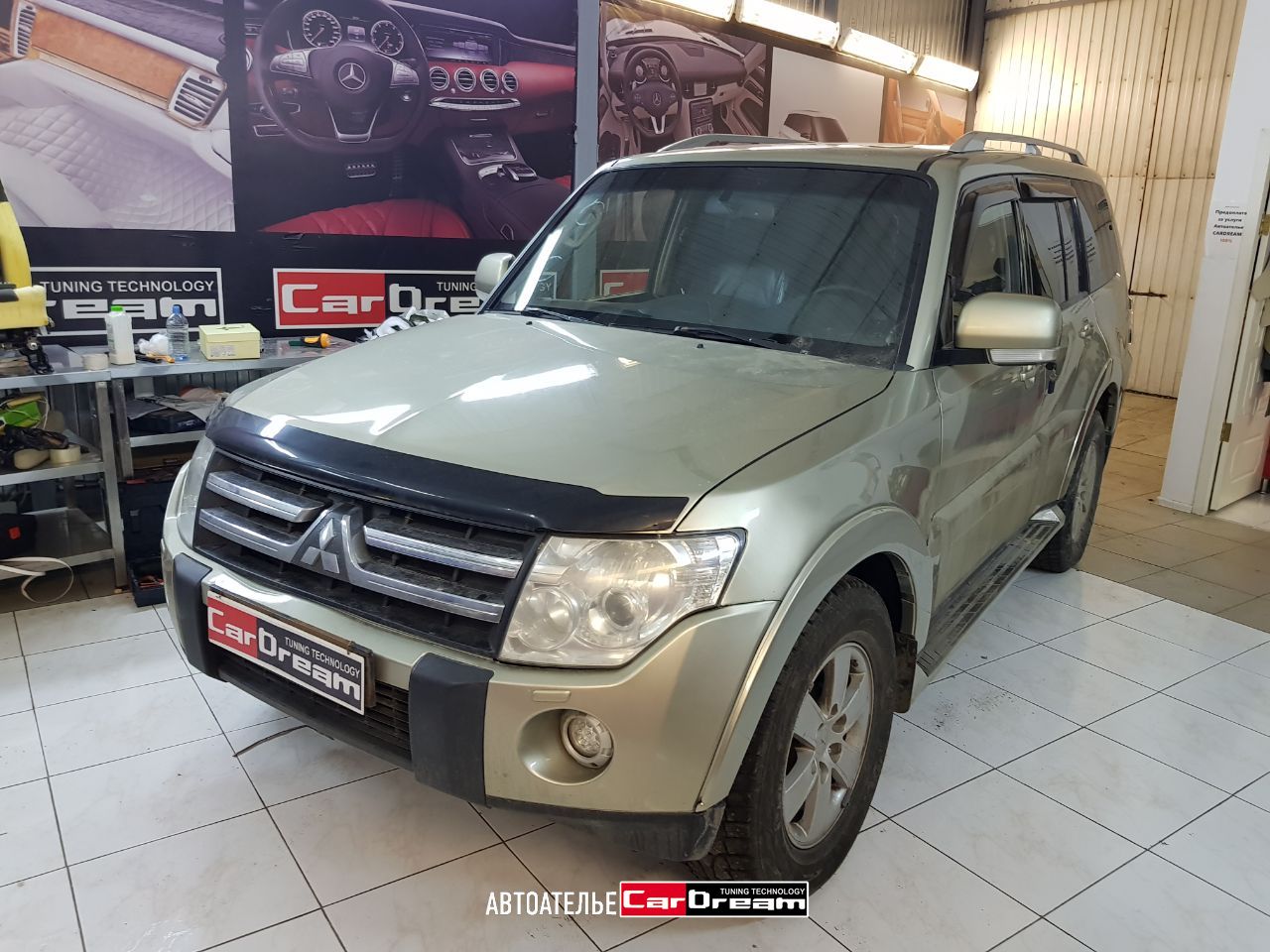 MITSUBISHI PAJERO - Ремонт сиденья, перетяжка руля, перетяжка и ремонт потолка.