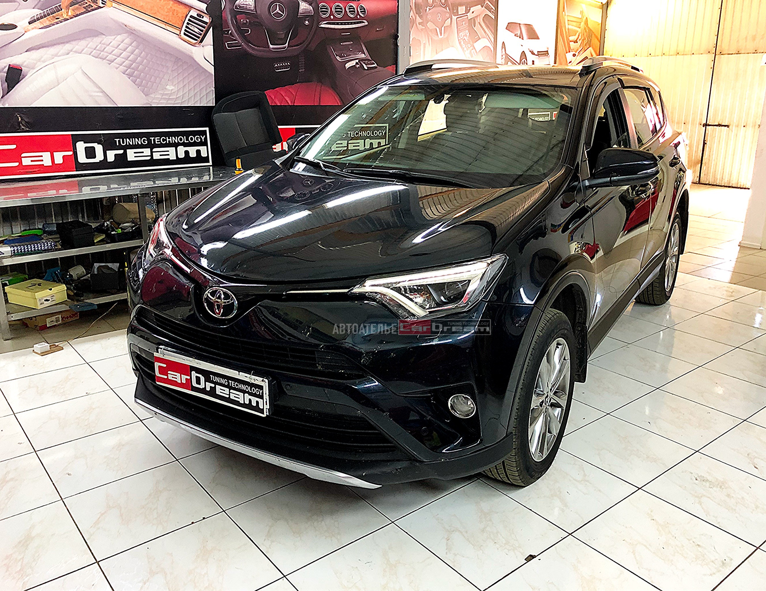 Перешив салона кожей Toyota Rav4