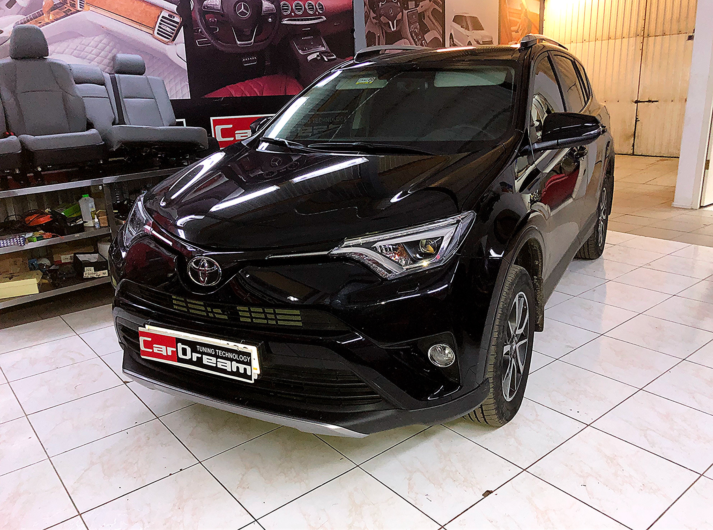 Перетяжка сидений Toyota Rav4