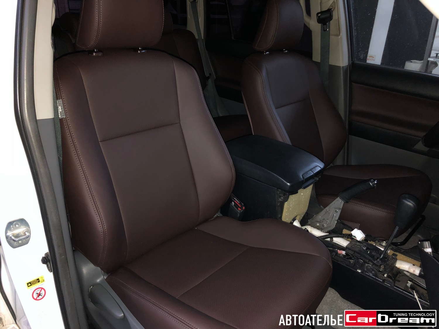 Перетяжка салона Toyota Land Cruiser Prado 150 кожей Nappa Chocolate