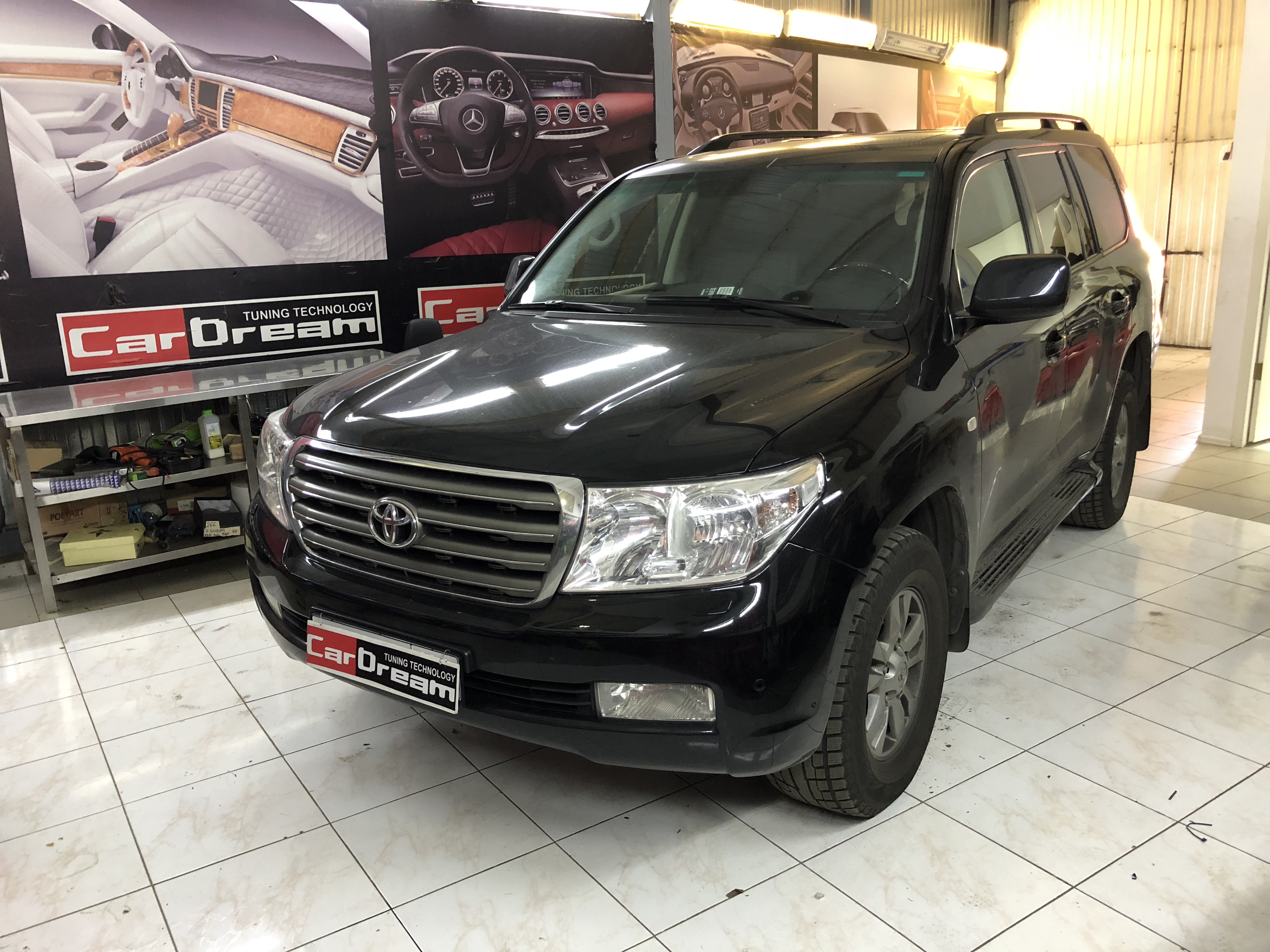 Перетяжка салона кожей Toyota Land Cruiser 200 в Excalibur